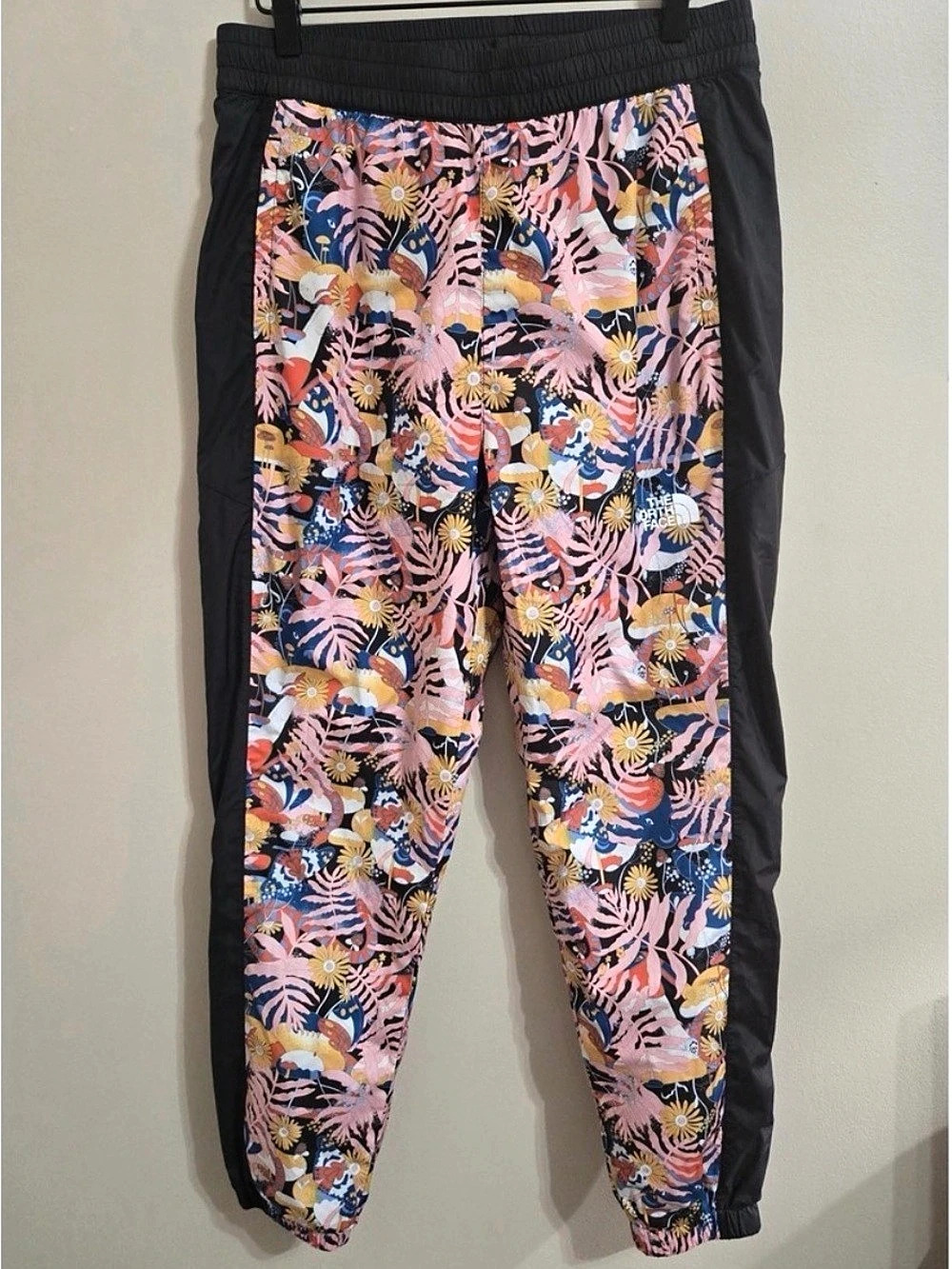 The North Face Women's Printed Hydrenaline 2000 Pants Black & Pink Medium